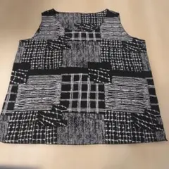 幾何学模様 ノースリーブ ブラウス ブラック系