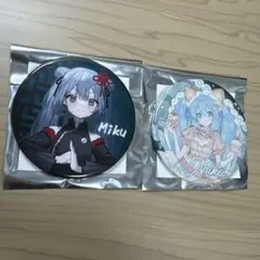初音ミク39culture 2023 大き目メタリック缶バッジ ミク2個セットのサムネイル