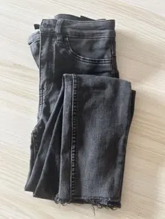 ダークグレー スキニーデニム フリンジ裾