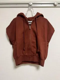 フード付きショートパーカー