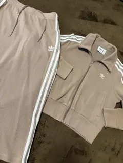 adidas ベージュ セットアップ Sサイズ