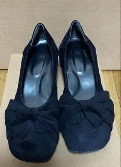 黒スエードリボン付きパンプス　24.5㎝