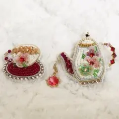 ティーセット　2点セット　ビーズ刺繍ブローチ　ハンドメイド