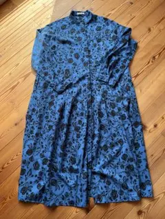 青色花柄　スタンドカラー　ワンピース　Sandy イーザッカマニアストアーズ