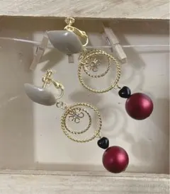 9、赤いパールと花モチーフのイヤリング‪✿のサムネイル