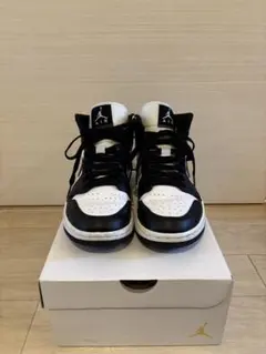 ☆超美品☆Air Jordan ブラック/ホワイト 1MID　希少なブラック基調 2022年 発売！ナイキ エア ジョーダン 1 ミッド “ブラック