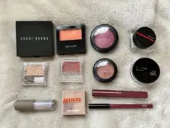 コスメセット（チーク・アイシャドウ・ハイライト他）