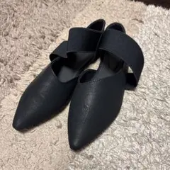 ブラックポインテッドトゥフラットシューズ