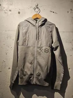 □ Reebok グレー　フルジップパーカー