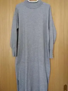 【未使用品】ハイネック　グレー ニットワンピース 長袖 サイドスリット