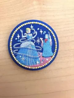 ぱ*こ様 ディズニー　刺繍缶バッジ　シンデレラ　バンダイ