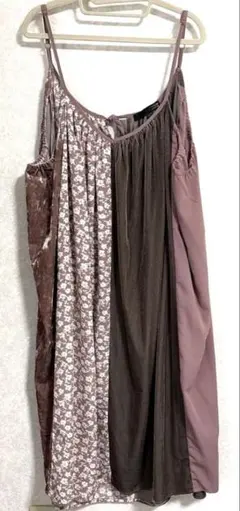 キャミワンピース　ピンク系　生地切り替えあり