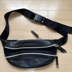 master pieceブラックレザーボディバッグ