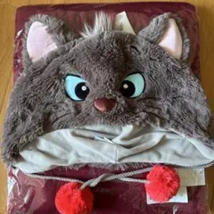 ベルリオーズ フード付き帽子と赤マフラー