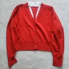 アダムエロペ赤いVネックカーディガン