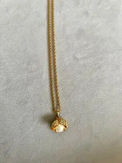 ゴールド　パール　花デザイン　ネックレス