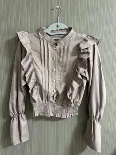 フリル付き　ピンクブラウス