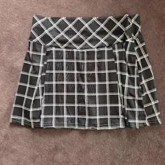黒と白のチェック柄　テニス　スコート　プリーツスカート