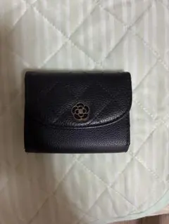黒いレザー三つ折り財布