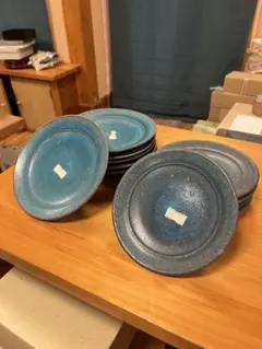 お洒落な青い陶器製の皿 11枚