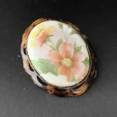 W*.様 花柄陶器ブローチ オーバル型 鼈甲
