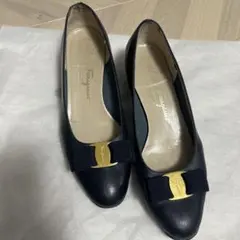 Ferragamo 黒 リボン付きフラットシューズ　7サイズ C