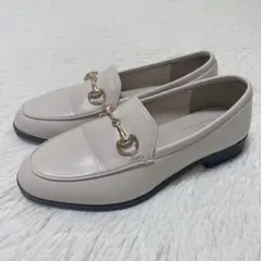 極美品✨卑弥呼　ビットローファー　撥水　耐水　22cm アイボリー　ゴールド