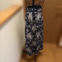最終価格！キース　グレーがかったブルー　花柄 ロングスカートのサムネイル