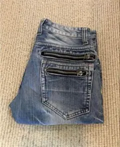 ジッパーポケット付き淡いブルーデニム