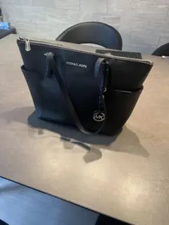 MICHAEL KORS ブラックショルダーバッグ