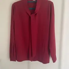 真紅のブラウス