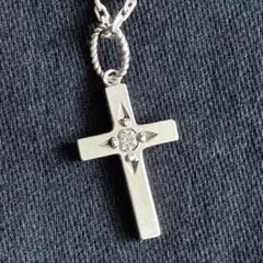 シルバー　クロスネックレス　ダイヤモンド