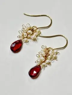 ☆天然石ガーネットと淡水パールの可愛いピアス(サージカルステンレスフック)