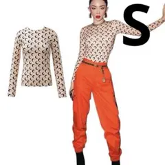 ベージュ色長袖Tシャツ 月模様