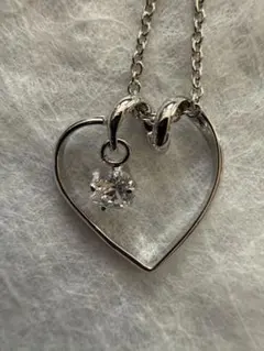 【新品未使用】ハート型シルバー色ネックレス クリスタルチャーム付き