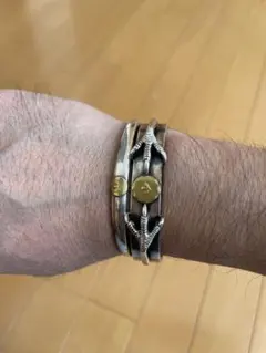 ゴローズ　goro's　金爪　平打ち　メタル　バングル goro's(ゴローズ)金メタル付き金爪平打ちバングル - メルカリ