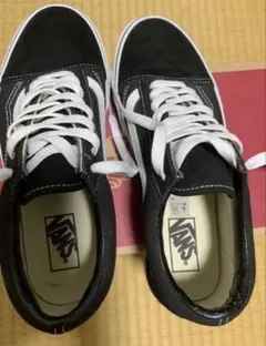 VANSの定番モデル Old Skool Black/White になります。