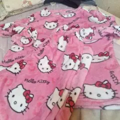 ハローキティ ルームウェア、パジャマ タグなし。未使用　上下 週末お値下げ！