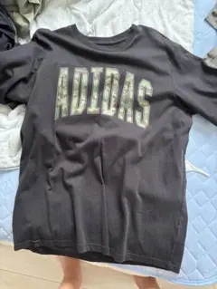 ADIDAS カモフラージュロゴ Tシャツ ブラック