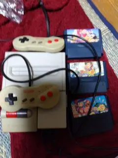 【お値下げ】ニューファミコン本体とカセット20本 稼働品!!箱付きカセット10本、アタッシュケース2個、ニューファミコン