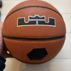 ナイキ　レブロン　バスケットボール 7号　パンプ付き
