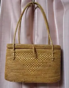 ブラウンの天然素材アタバッグ