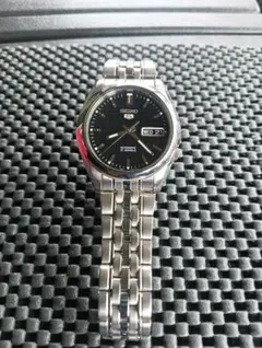 美品SEIKO 5 自動巻き 腕時計 ブラック文字盤　新品ベルト付属のサムネイル
