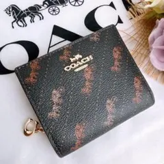 新品未使用 COACHコーチ 財布 コンパクト 二つ折り 馬車 チャーム レザー