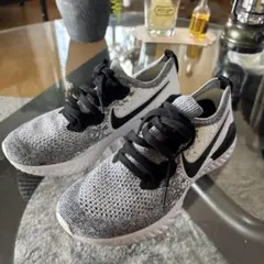 NIKE レディース　ランニングシューズ　 23.5