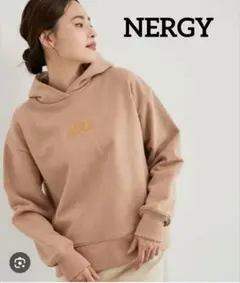 最終値下げ【美品】NERGY　裏起毛ロゴクロップドパーカー