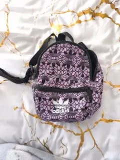 adidas 幾何学模様　ミニリュック