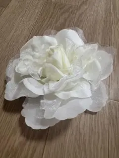 クリーム色ヘアアクセサリー コサージュ