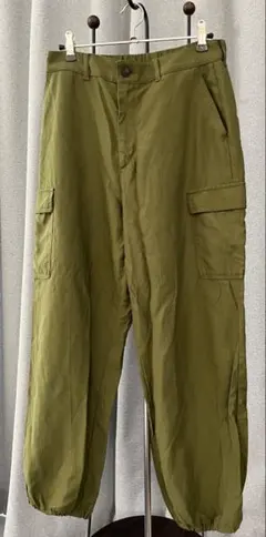 UNIQLO カーキ色カーゴパンツ Lサイズ