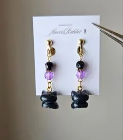 ハンドメイド　一点もの　レジン　黒　イヤリング　ピアス　猫